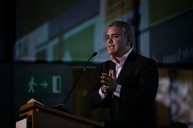 Uribe: gobierno Santos busca construir un montaje contra el candidato Iván Duque