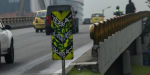 Vandalismo, el terror de las señales de tránsito en Bogotá
