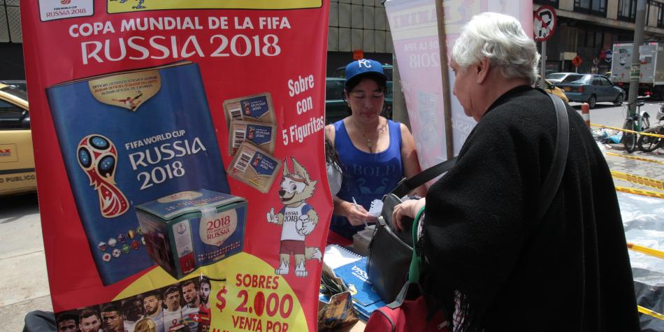 Así está la fiebre por el álbum Panini en Bogotá