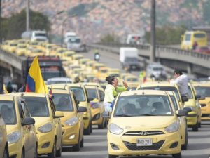 Taxistas de Bogotá volverán a protestar por la polémica implementación de las tabletas