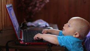 Acusan a YouTube de recopilar ilegalmente datos personales de menores de edad