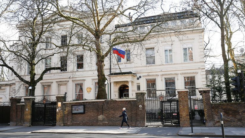 Embajada rusa en Londres: “El pretexto, la base legal y el motivo del ataque a Siria son falsos”