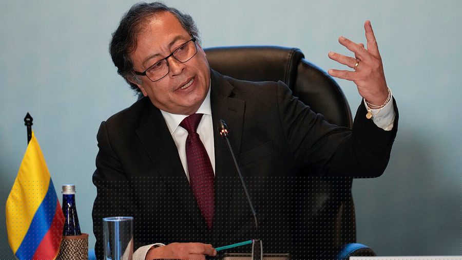 Gustavo Petro va a denuciar al Padre de Miguel Uribe por Acusaciones de Magnicidio