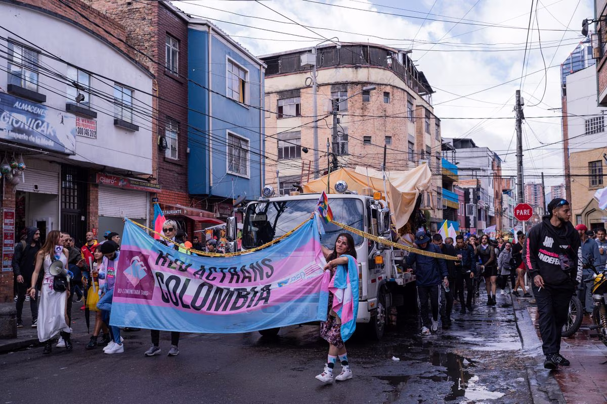 Manifestación de la comunidad trans en Bogotá para exigir la aprobación de una legislación que garantice sus derechos.
