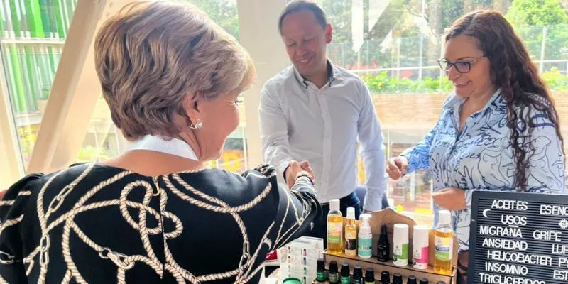 500 mujeres emprendedoras reciben apoyo económico y maquinaria en Cundinamarca