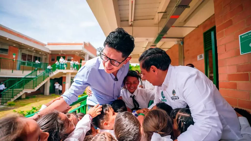 Cinco nuevas obras educativas benefician a estudiantes en Colombia