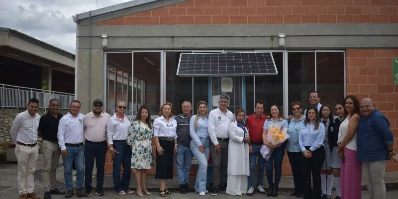 Instalan paneles solares en colegios rurales de Silvania