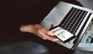 Fraudes digitales en Nueva Zelanda: el caso de una estafadora que evitó la cárcel prometiendo devolver el dinero