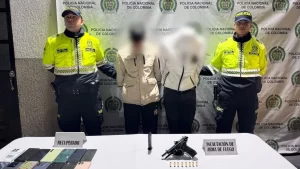 Cayeron tras asaltar un bus del SITP: les encontraron 14 celulares y un arma traumática