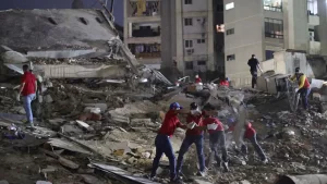 Desastre, saqueos y desesperación: ya son 920 los muertos por el devastador doblete sísmico en Venezuela
