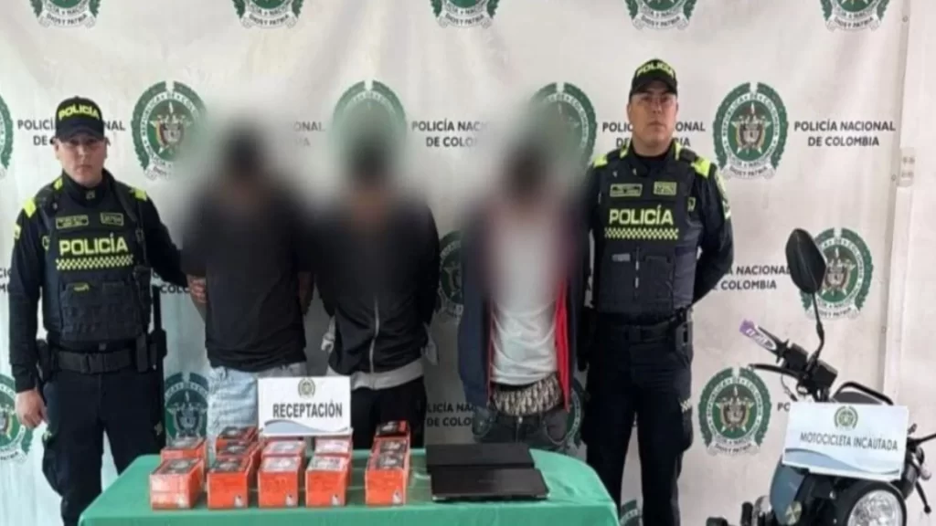 ¡Los encontraron con el botín! Capturan a tres hombres tras robo a una vivienda en Kennedy
