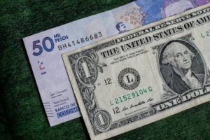 El dólar en Colombia mantiene su caída: la TRM se ubica en .173,67 pesos.
