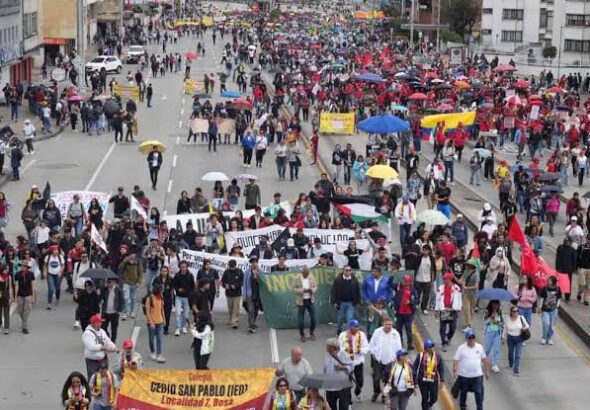 Paro y movilizaciones generan bloqueos en la Carrera 7ª, Calle 13 y el Parque Nacional Paro y movilizaciones generan bloqueos en la Carrera 7ª, Calle 13 y el Parque Nacional